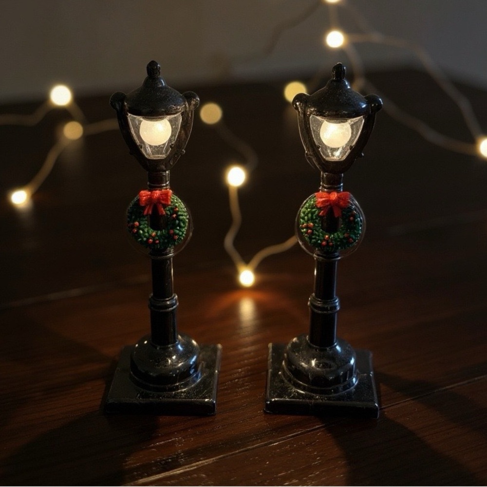 Village Set Of Two Street‎ Lamps